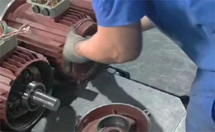 电机端盖热套机_常州状元电器.jpg 电机端盖热套机_常州状元电器.jpg