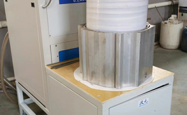 电机壳中频加热设备_常州状元电器.jpg 电机壳中频加热设备_常州状元电器.jpg